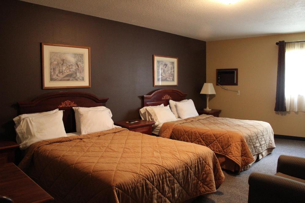 Queen Room with Two Queen Beds interior